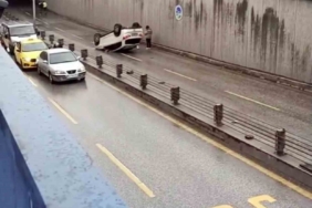 Alt geçitte takla atan otomobil trafiği aksattı