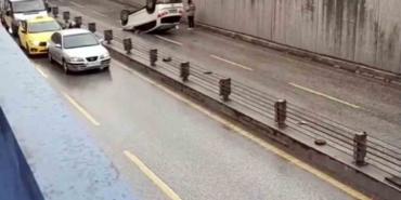 Alt geçitte takla atan otomobil trafiği aksattı