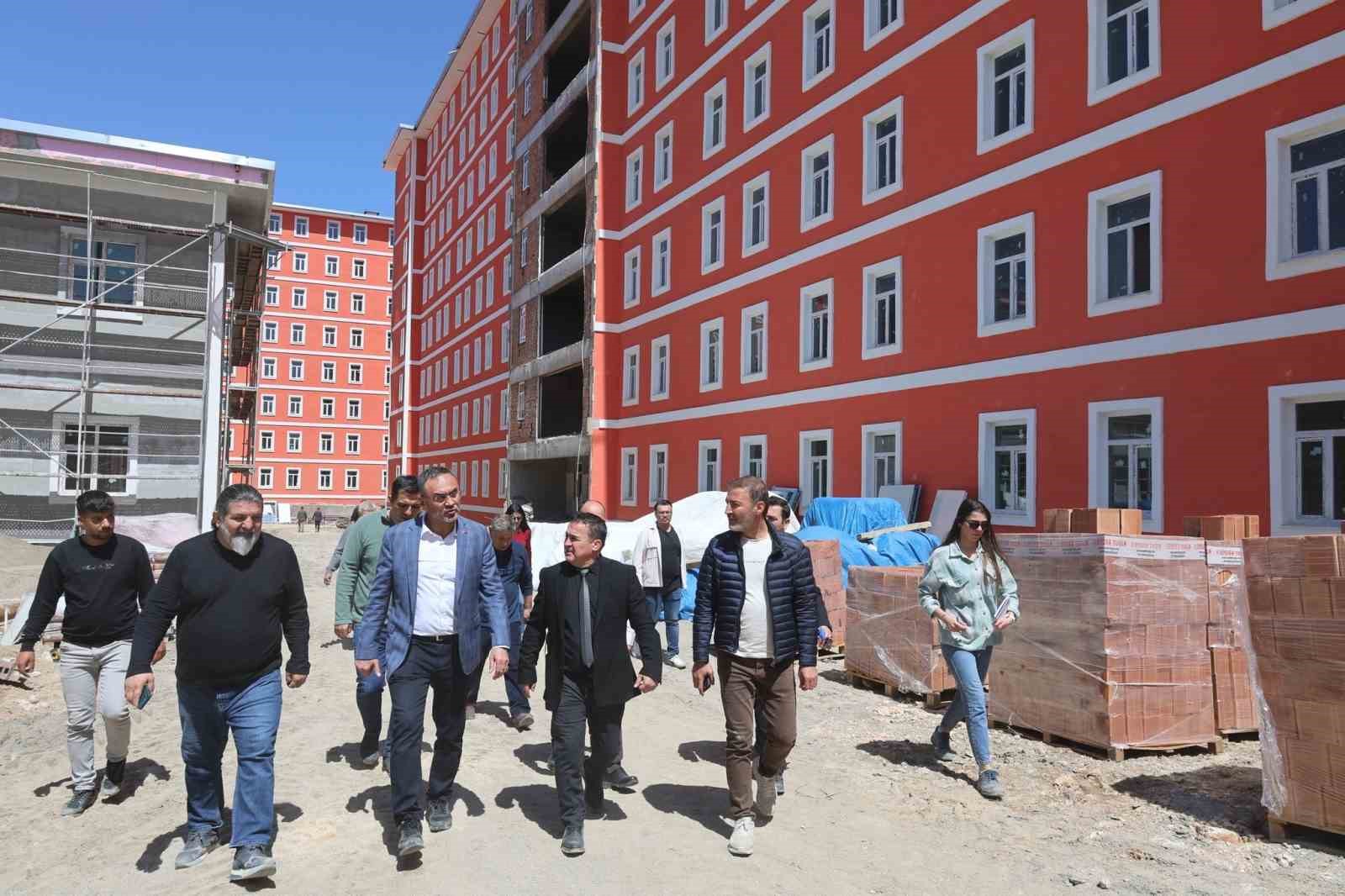 Daire Başkanı Kablan, Bilecik’te devam eden gençlik ve spor yatırımlarını inceledi