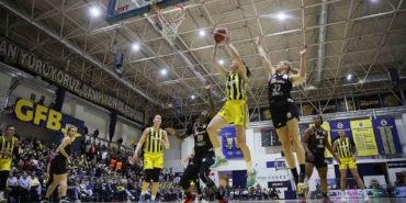 Fenerbahçe, seride 2-0 öne geçti