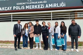 Altınoluk MYO öğrencilerinden polis teşkilatına anlamlı ziyaret
