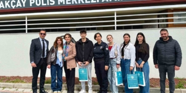 Altınoluk MYO öğrencilerinden polis teşkilatına anlamlı ziyaret