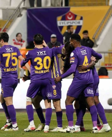 Trendyol Süper Lig: Eyüpspor: 3 - Adana Demirspor: 0 (İlk yarı)