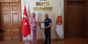 Bilecik’te başarılı operasyona imza atan zabıtalara teşekkür plaketi verildi