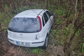 Bandırma’da kaza...Tabelaya çarptı, uçuruma yuvarlandı