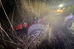 İlaçlamaya gittiği elma bahçesinde traktör altında kalarak hayatını kaybetti