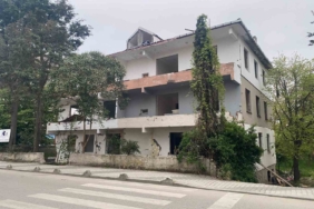 Sancaktepe’de park halindeki araçta bir kişi ölü bulundu