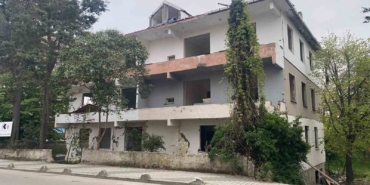 Sancaktepe’de park halindeki araçta bir kişi ölü bulundu