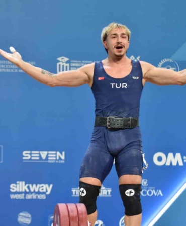Milli halterci Yusuf Fehmi Genç’ten rekorlarla gelen Avrupa şampiyonluğu