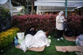 İstanbullular geceyi parkta kurdukları çadırlarda geçiriyor