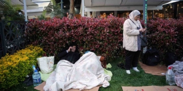 İstanbullular geceyi parkta kurdukları çadırlarda geçiriyor