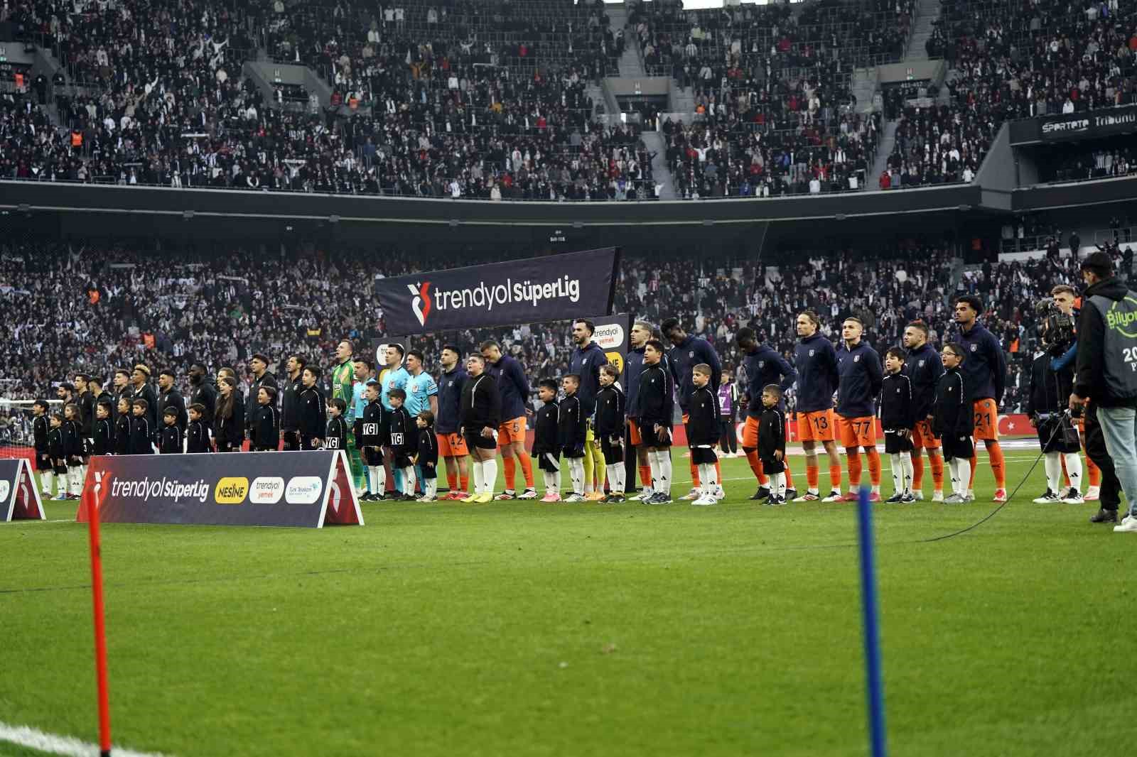 Trendyol Süper Lig: Beşiktaş: 0 - Başakşehir: 0 (Maç devam ediyor)