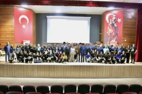 Edremit’te "Okur-Yazar Buluşması"nın üçüncüsü gerçekleştirildi