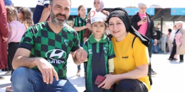 Meydanda çifte kutlama