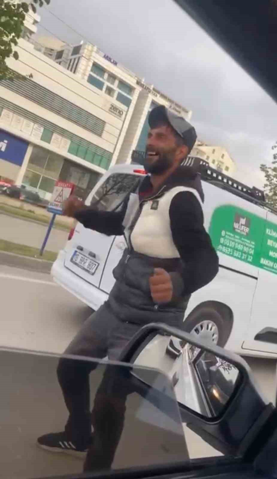 Müzik sesini duyunca dans etmeye başladı