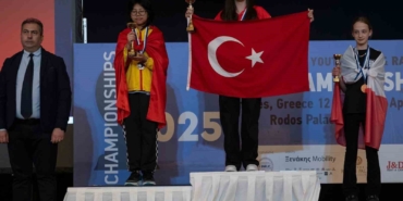 Bursa Büyükşehir Belediyesporlu Arya Aydoğan, Dünya Şampiyonu