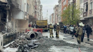 Esenyurt’ta faciadan dönüldü, İSKİ çalışması sırasında delinen gaz borusu binalara hasar verdi