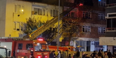 Boş dairede çıkan yangın mahalleliyi sokağa döktü
