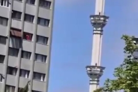 Beylikdüzü’nde minarenin sallanma anı cep telefonu kamerasında