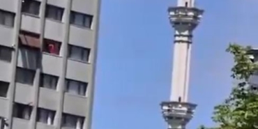 Beylikdüzü’nde minarenin sallanma anı cep telefonu kamerasında