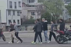 Ehliyet kursunda öğrenci-öğretmen kavgası kamerada