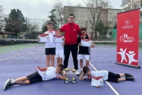 Ergeneli tenisçi öğrenciler, bölge şampiyonasında