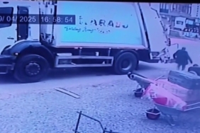 Karasu Belediyesi’ne ait çöp kamyonu 70 yaşındaki adamı ezdi