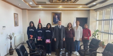 Burhaniye de Kaymakam Memiş, dereceye giren öğrencileri ödüllendirdi
