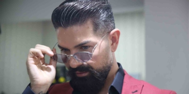 Ünlü sanatçının altın gözlüğüne değer biçilemiyor