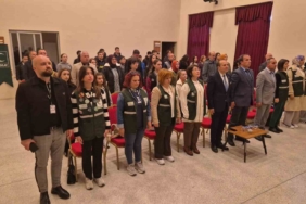 Gençlere kritik uyarı: "Herkesin elinde telefon var"