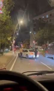 Büyükçekmece’de yol kesip aracı yumruklayan sürücü kamerada