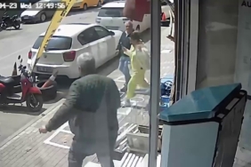 Depremden kaçış anları kameraya yansıdı