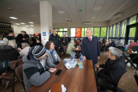 Küçükçekmece Belediyesi deprem sonrası vatandaşların yanında