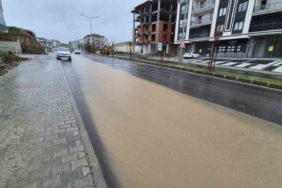 Yol suyla kaplandı