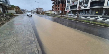 Yol suyla kaplandı