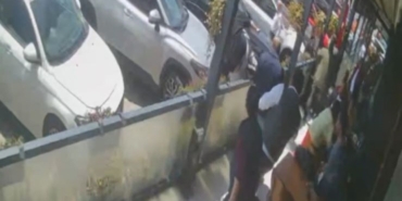 Beylikdüzü restaurantta yaşanan panik anları güvenlik kamerasına yansıdı