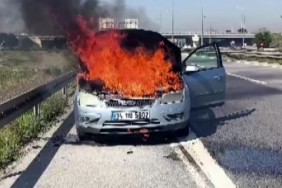 D100’de yanan otomobilini çaresizce izledi: Diğer sürücüler yardımına koştu