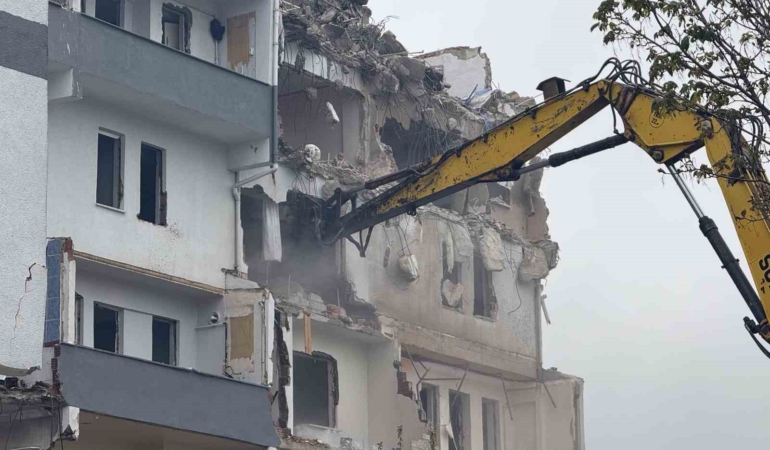 Depremi en çok hisseden ilçelerden Büyükçekmece’de 33 yıllık binada kentsel dönüşüm