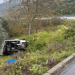 Bursa’da kontrolden çıkan kamyonet şarampole yuvarlandı: 2 yaralı