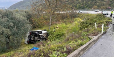 Bursa’da kontrolden çıkan kamyonet şarampole yuvarlandı: 2 yaralı