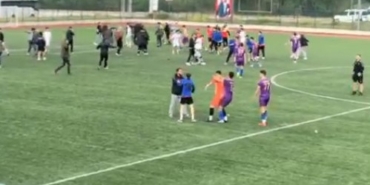 U18 Türkiye Şampiyonası’nda yeşil saha adeta ring alanına döndü