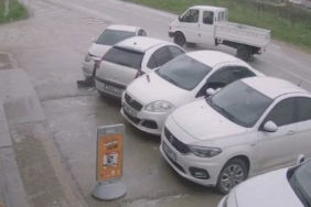 İnegöl’de kontrolden çıkan otomobil park halindeki araçlara çarptı: 5 yaralı