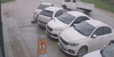 İnegöl’de kontrolden çıkan otomobil park halindeki araçlara çarptı: 5 yaralı