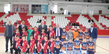 Bozüyük’te 23 Nisan Futsal Turnuvası yarı final heyecanı
