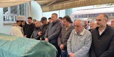 Eşi ve oğlunun yanına defnedildi