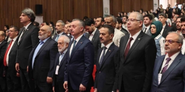 Bu sempozyumda savaşın dini, hukuki ve insani boyutları gözler önüne seriliyor