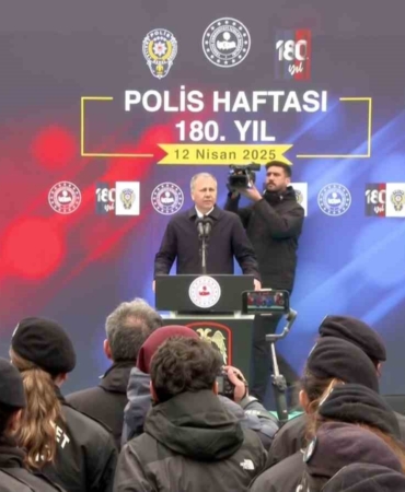 Bakan Yerlikaya çevik kuvvet polislerine hitap etti: "Polis arkadaşlarınızın yaralanmasına, tüm sinsi oyunlara rağmen hukuktan ayrılmadınız"