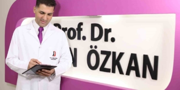 Prof. Dr. Özkan: "Diş çekimi, kalp hastaları için kanamalı cerrahi bir işlemdir"