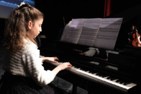 Büyükçekmece Belediyesi Halk Akademisi öğrencileri yeteneklerini sergiledi