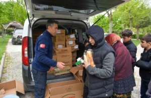 Esenyurt Belediyesi’nden vatandaşlara tam destek sürüyor